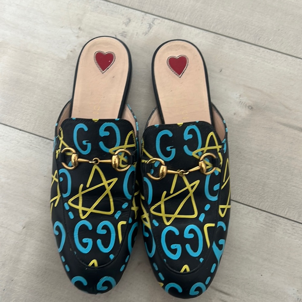 Gucci slides size 35